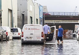 El polígono de Candina fue una de las zonas más afectadas en Santander por la fuerte tromba de agua.