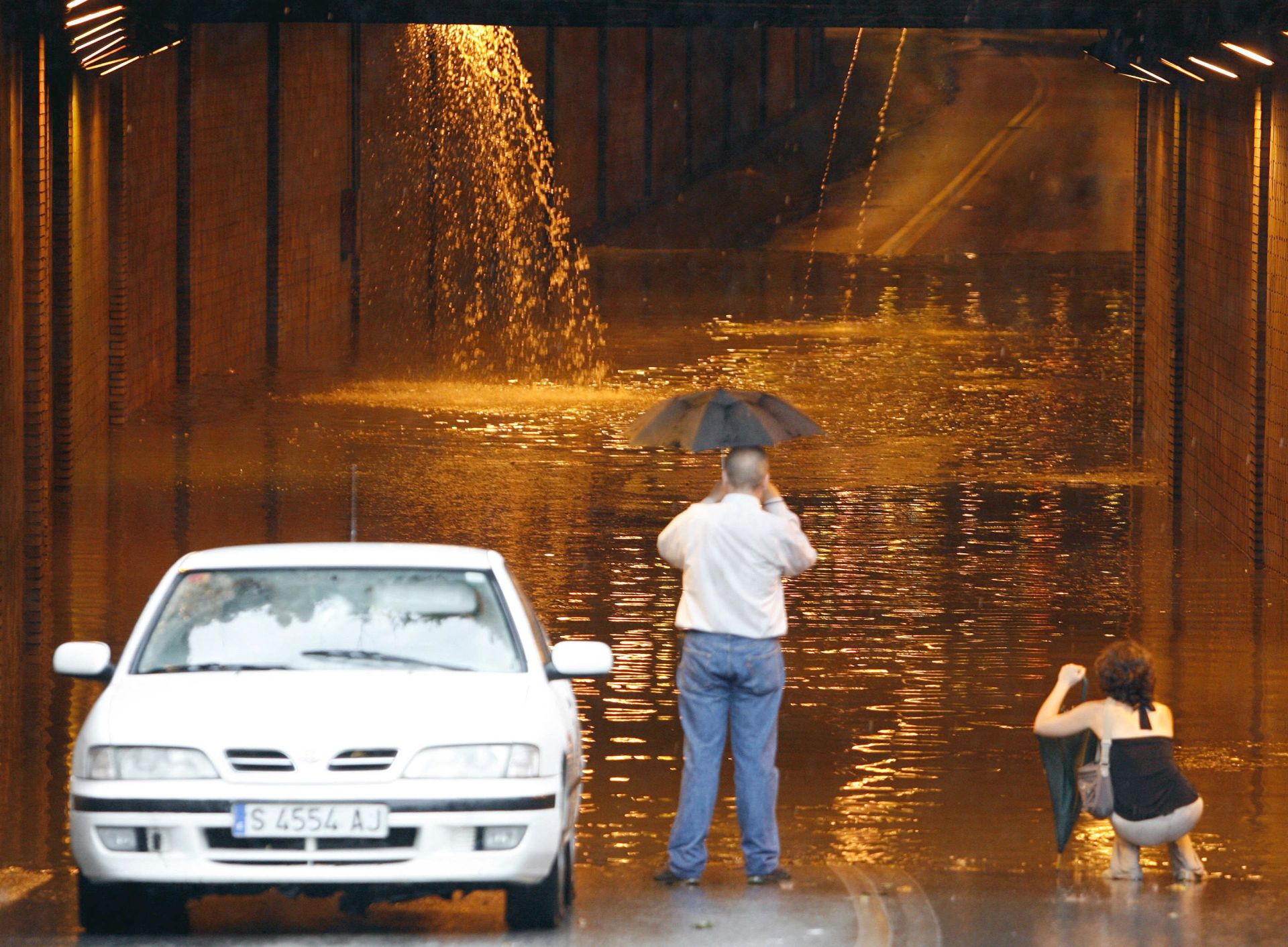 El túnel de la calle Burgos anegado de agua en 2006
