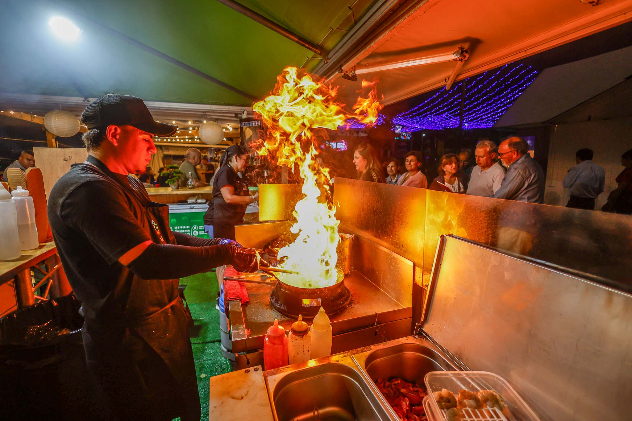 No solo de música se vive. En el Festival de las Naciones la variada oferta gastronómica siempre suma.