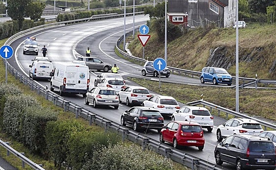 La S-20, cortada por las inundaciones.