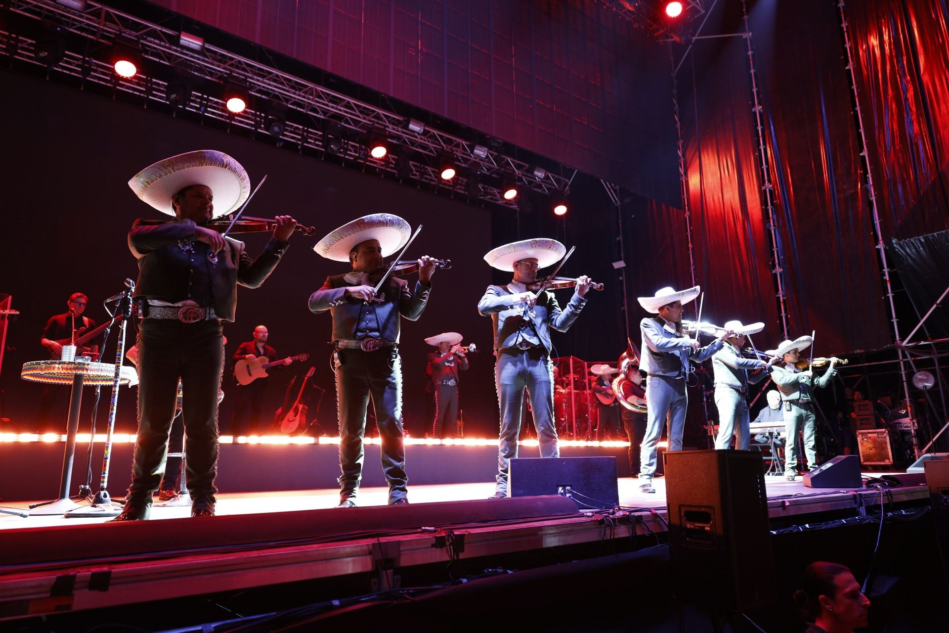 Las mejores imágenes del concierto de Alejandro Fernández en la Virgen del Mar