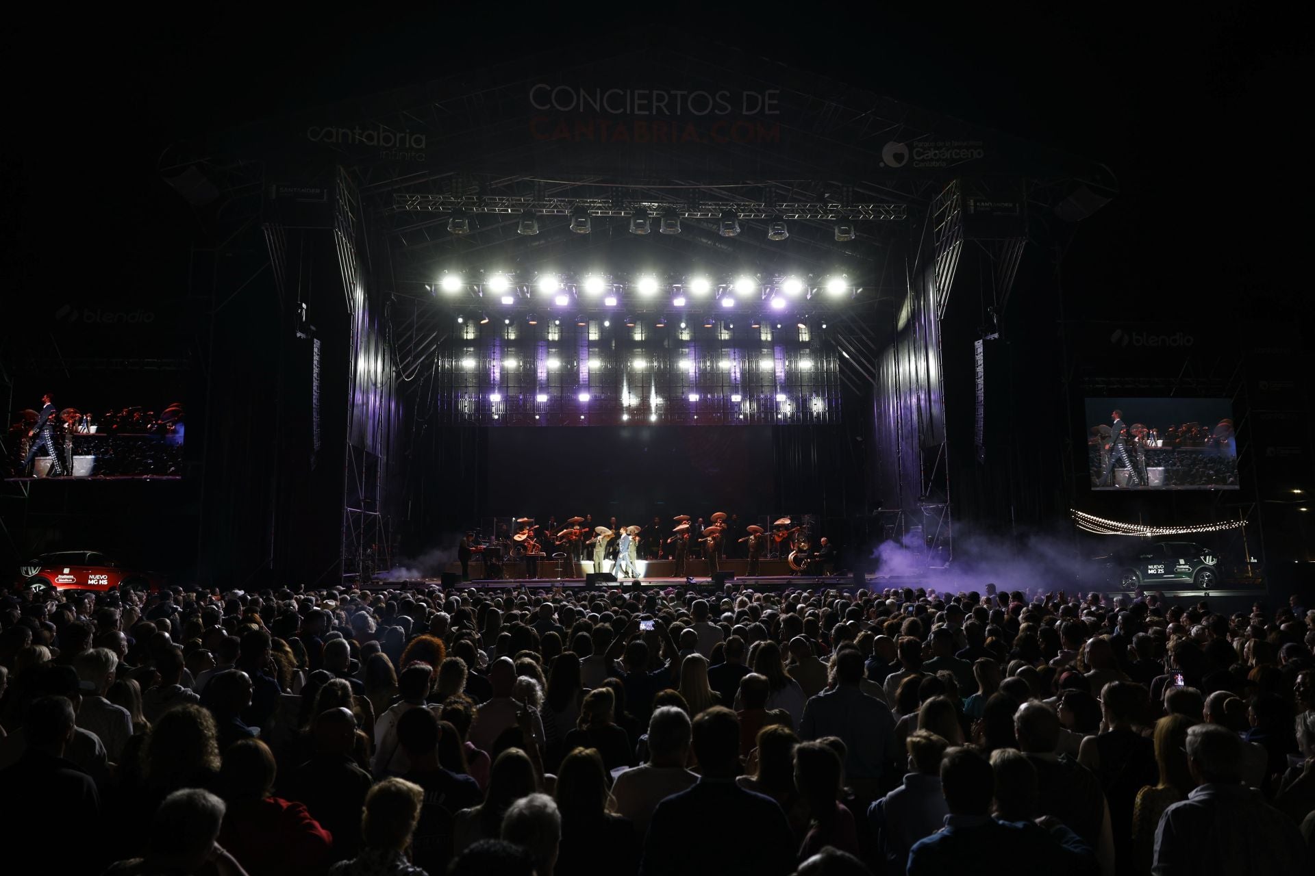 Las mejores imágenes del concierto de Alejandro Fernández en la Virgen del Mar
