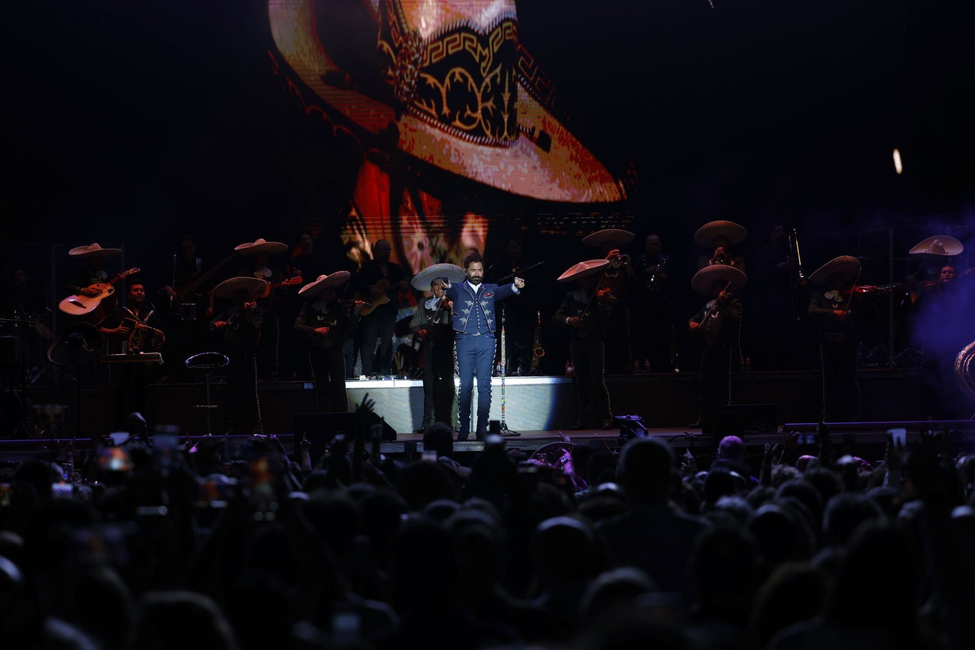 Las mejores imágenes del concierto de Alejandro Fernández en la Virgen del Mar