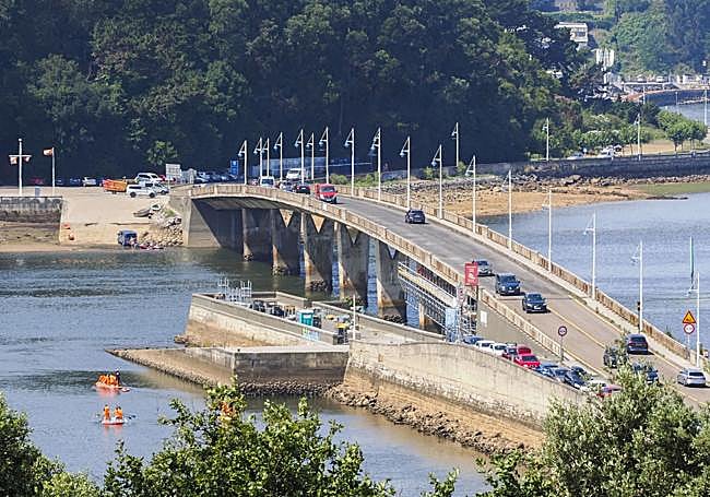 Trabajos de rehabilitación en el puente entre Somo y Pedreña.