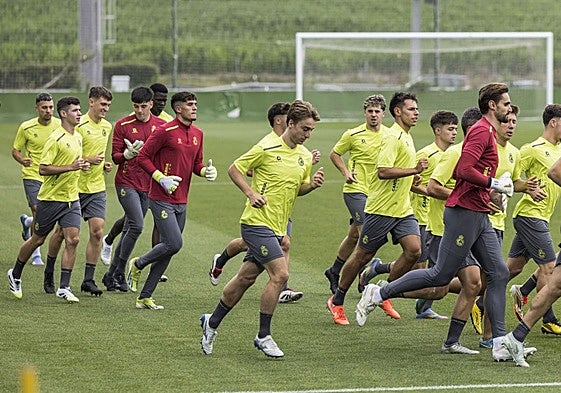 El equipo verdiblanco durante el primer entrenamiento de esta temporada.