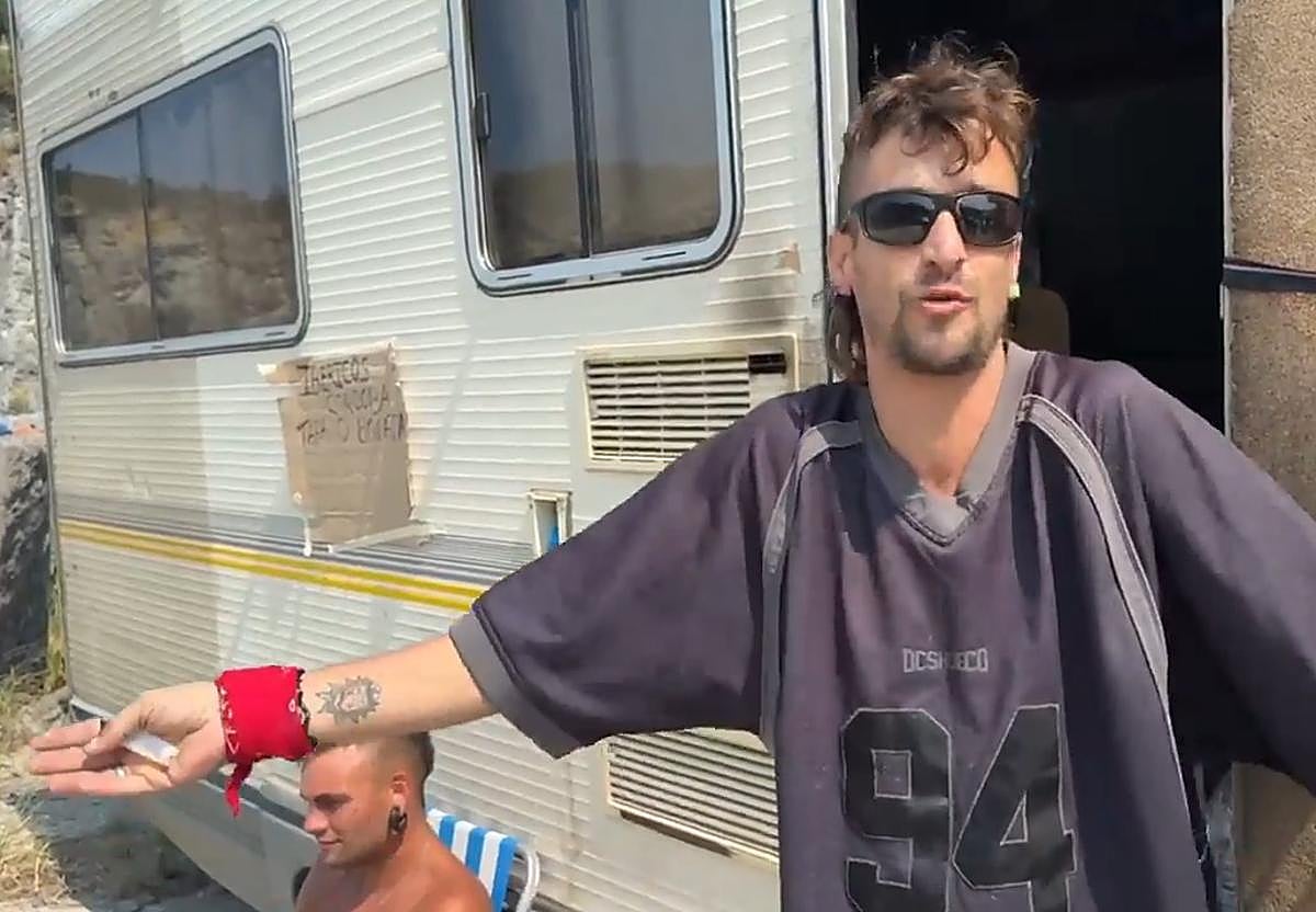 «España ardiendo y sin medios y aquí nos reunimos 200 personas de buen rollo y traen hasta helicópteros»