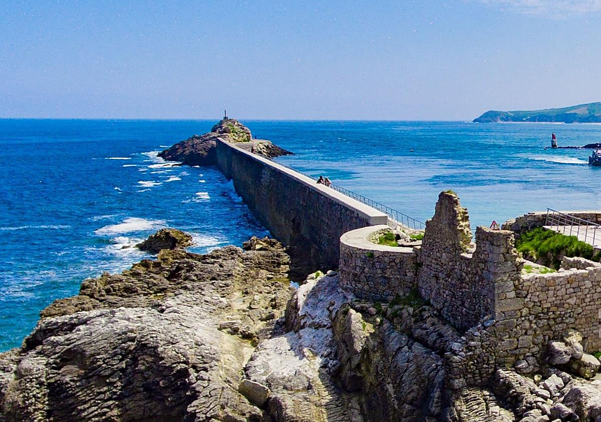 Dique oeste del puerto de San Vicente.