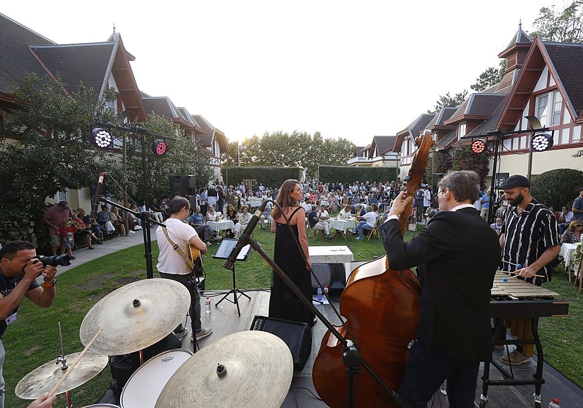 Jazz, tarta y brindis en el 93 aniversario de la UIMP