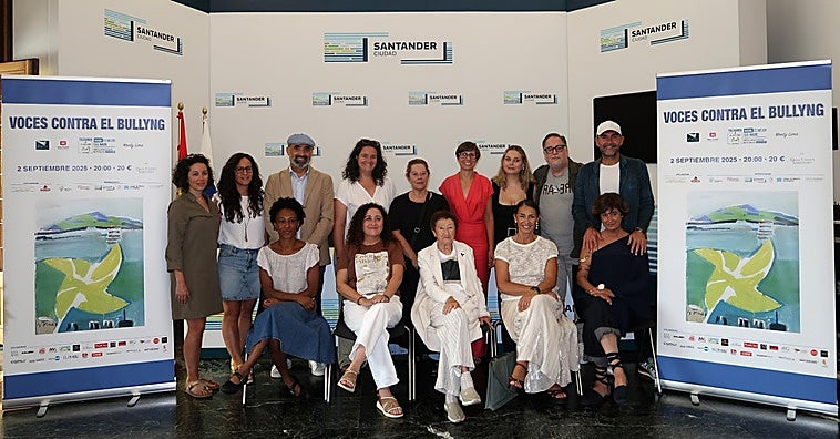 Ana Sanfélix, Marta González, Agustín Martínez, Carmen Álvarez, María José Pereda De Castro, Ana Lanza, Itziar Calva, Miguel Rincón y José Luis Callejo. Sentadas: Monty Lima, Mery Sánchez, Gloria Torner, Zulema Gancedo y Rosa Casuso.