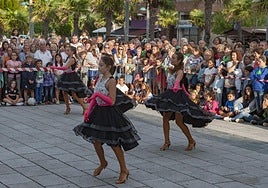 La oferta festiva incluye música y baile para todos los gustos.