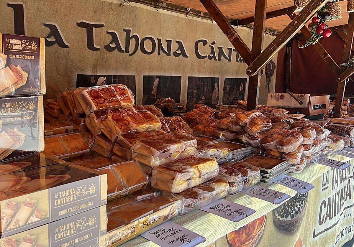 La Tahona Cántabra ofrece sobaos con mantequilla de Cantabria, quesadas y rosquillas o los palitos de anís, los bizcochos, las pastas de mantequilla, las tartas de hojaldre o bizcocho y las empanadas.