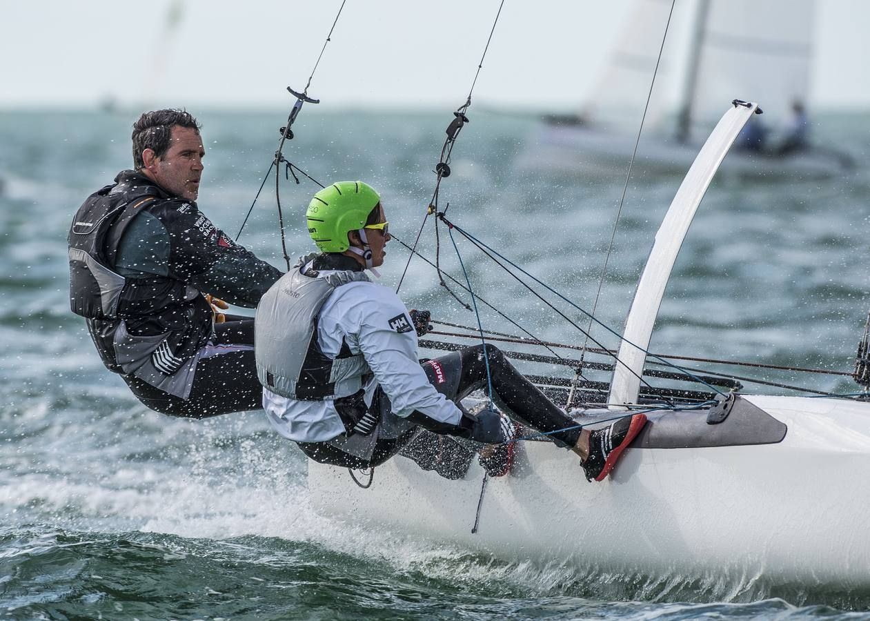 Echávarri, junto a Tara Pacheco, su última compañera en la vela ligera.