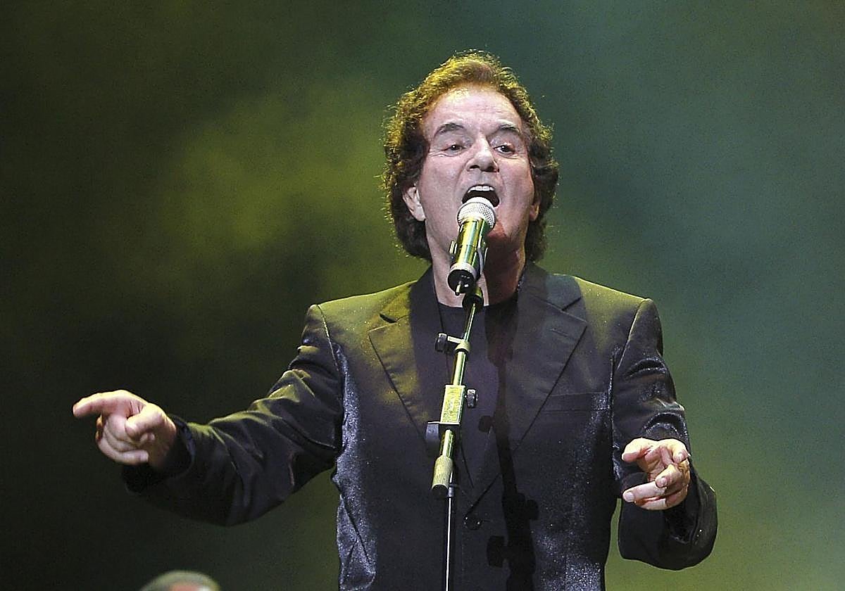 Manuel de la Calva nació en Barcelona en 1937, ciudad a la que emigró su madre años antes desde Cantabria.