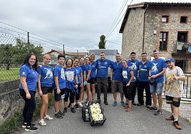 Integrantes de la agrupación Come Golayu que lo ha hechu güela tras la recogida.