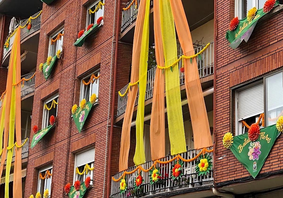 Entre flores y música. Noche Mágica en Laredo