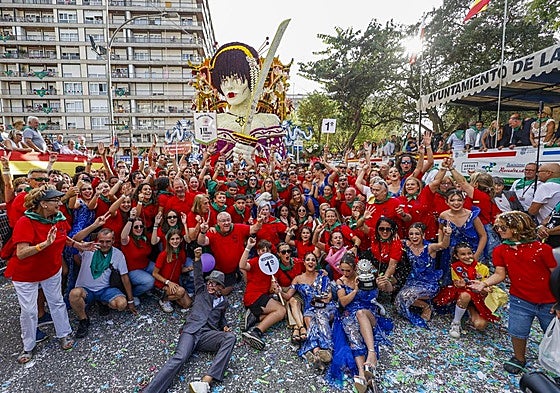 Los integrantes del Grupo Pejino celebraron por todo lo alto su doble victoria en la batalla laredana.