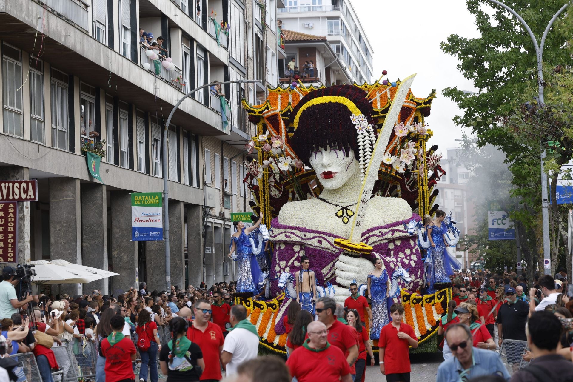 Gran vencedora del certamen: Aiko la carroza con aire nipón del Grupo Pejino