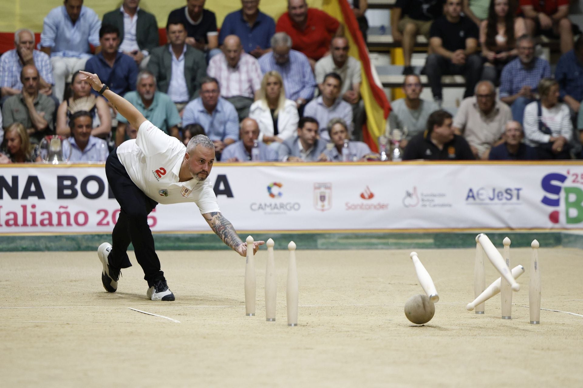Birle al medio de Carlos García.