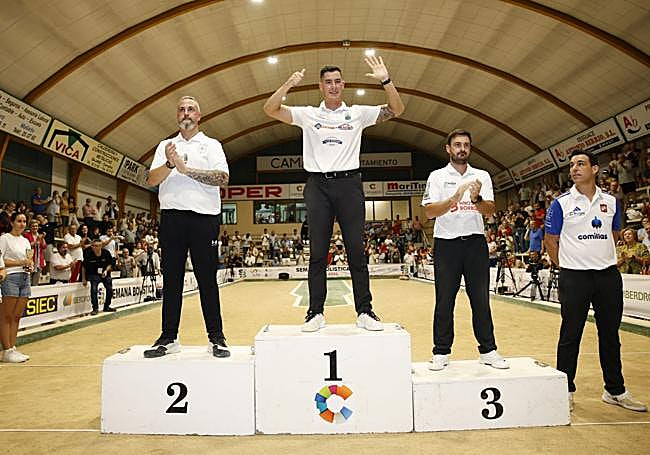 Carlos García, Víctor González, Manuel Domínguez y Fran Rucandio en el podio.