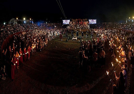 Marcha de las Antorchas en el Día Cántabro.