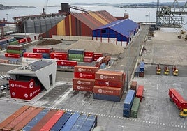 Terminal de contenedores de Boluda del Puerto de Santander.