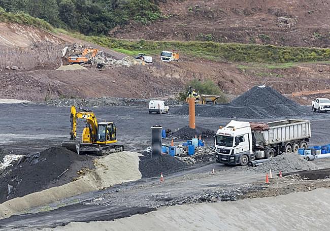 Las obras elevarán la cota de impermeabilización del vertedero.