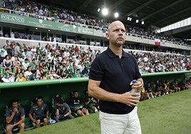 José Alberto, en su banquillo en el encuentro ante el Ceuta.