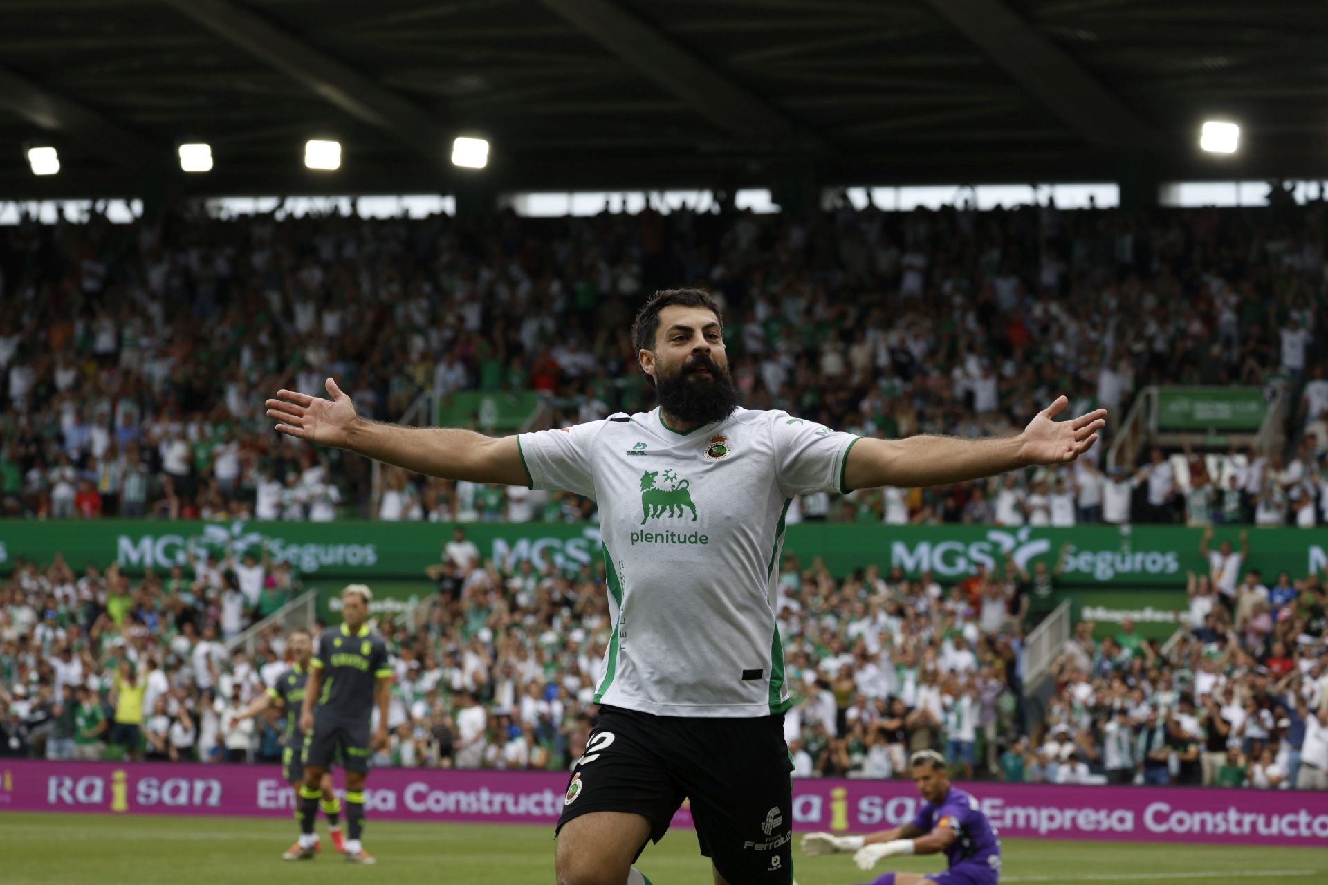 VIllalibre celebra su primer gol