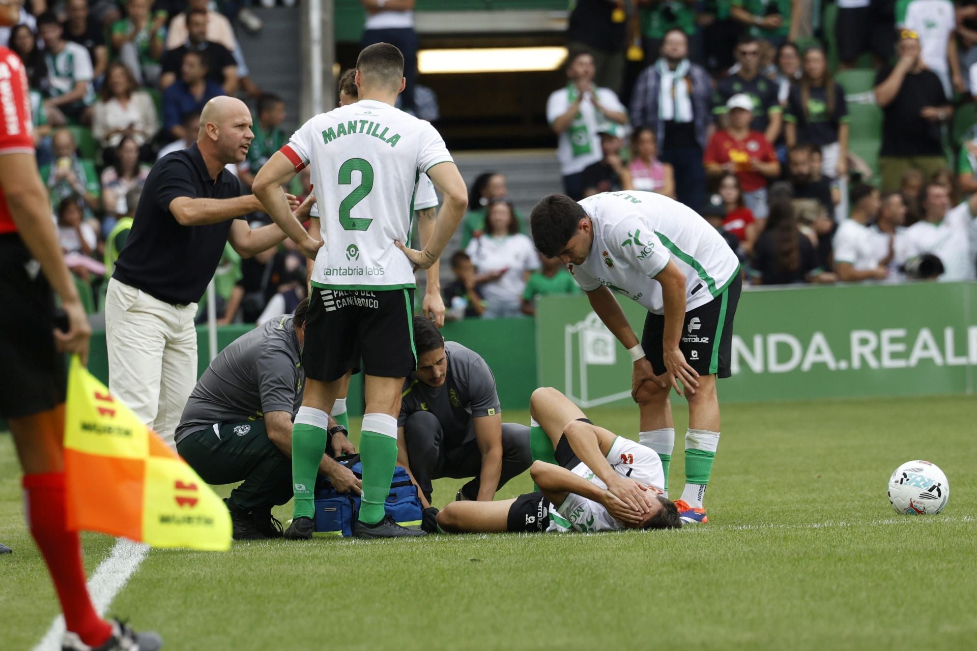 Andrés Martín se duele en el suelo tras un golpe de Martos