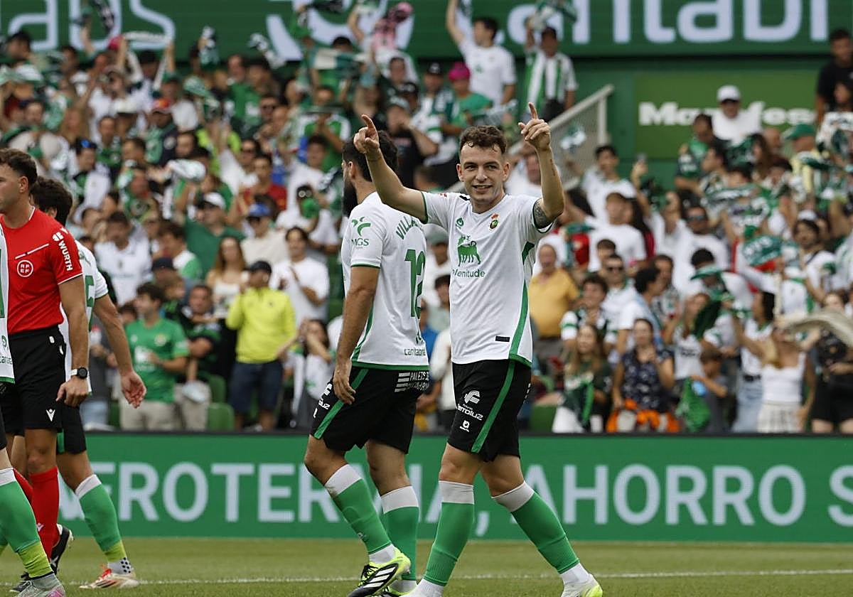 Íñigo Vicente, feliz tras celebrar su gol.