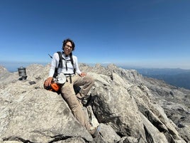 Vanessa Almeida, en el pico Tesorero en Picos de Europa.