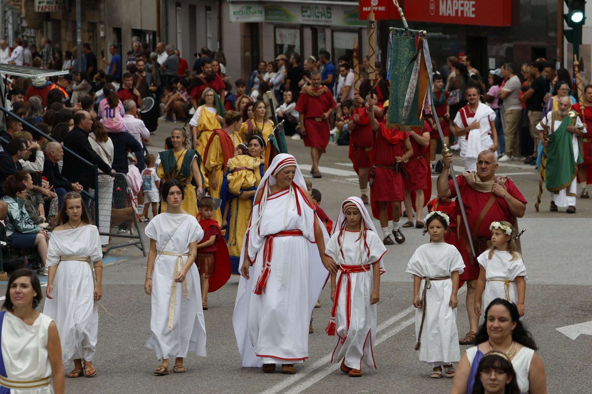 Desfile de la sacerdotisa Drusila, acompañada de sus vestales.