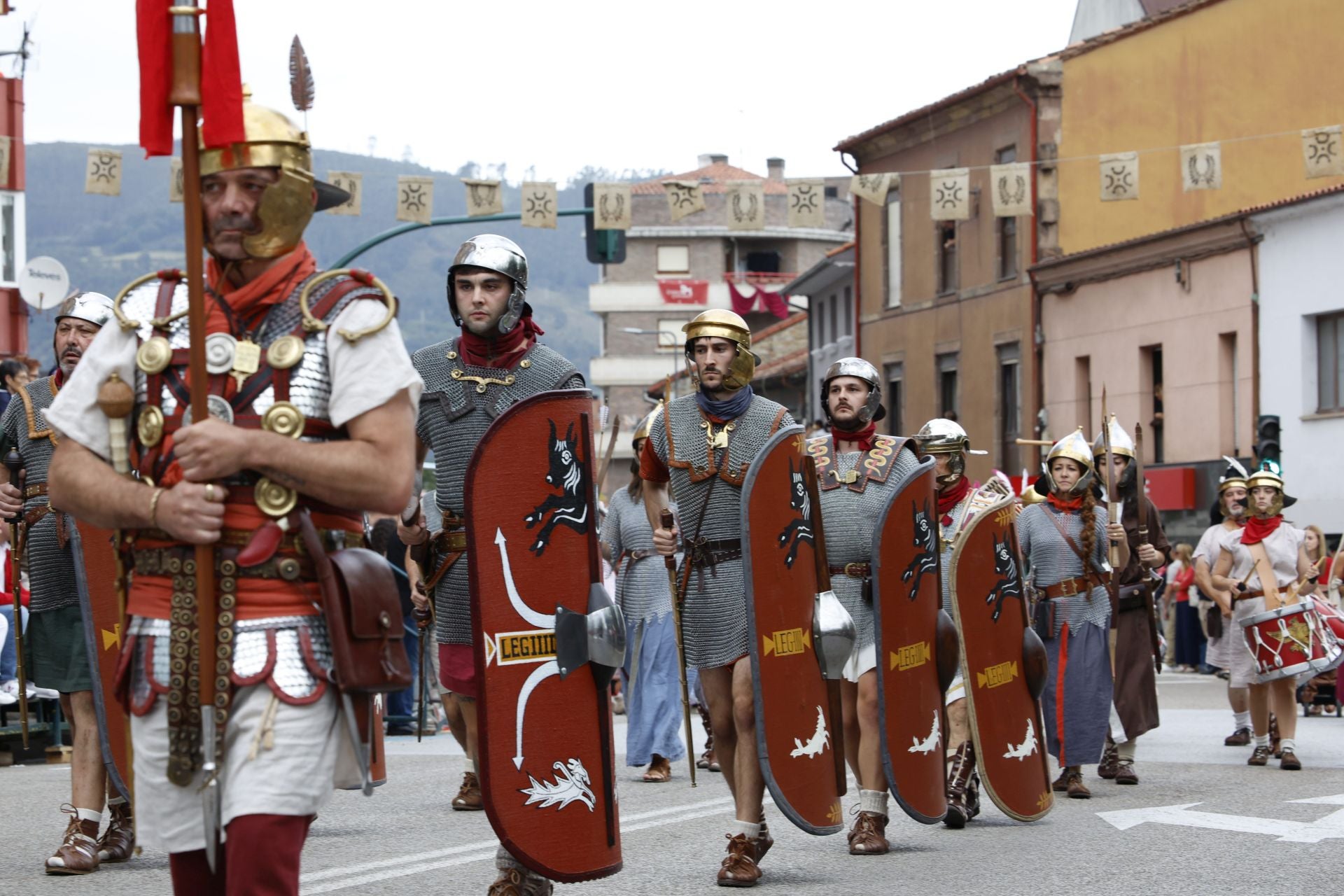 Marcha al paso de los tambores de la Macedónica.