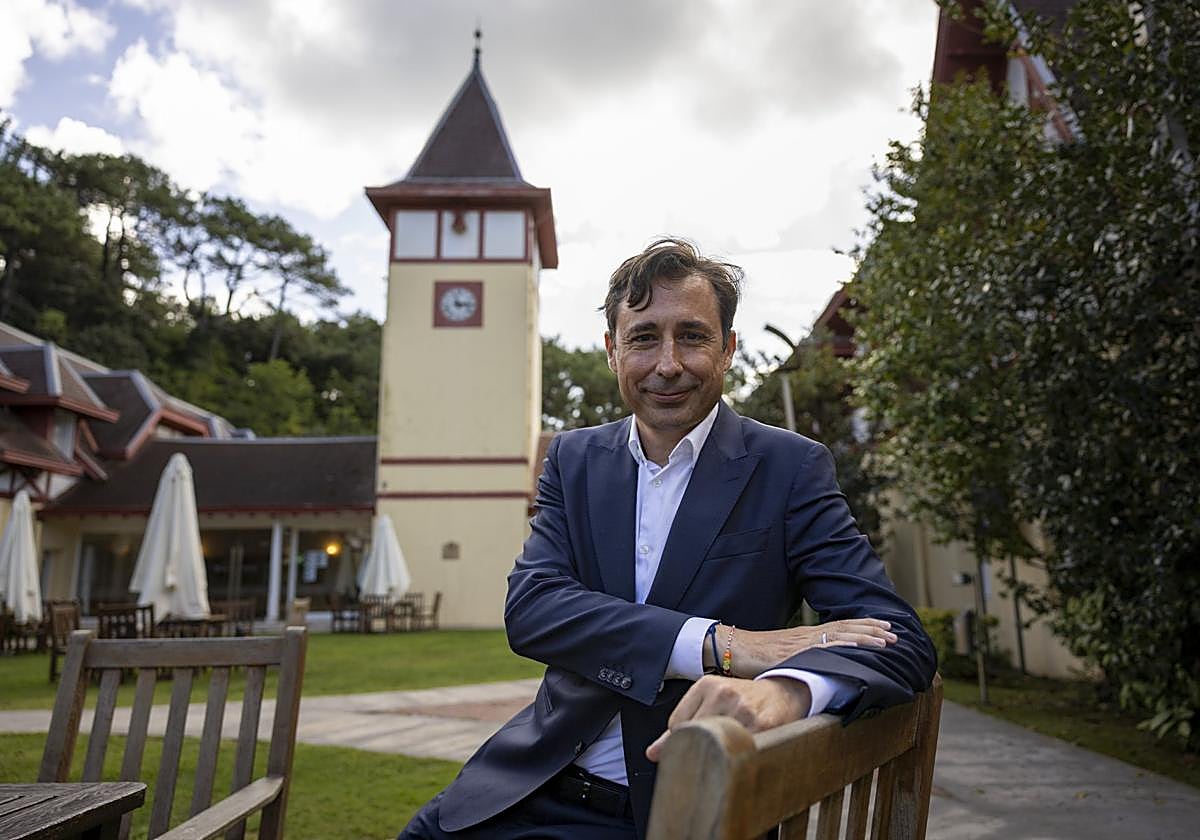 Francisco Salcedo, presidente de Microsoft en España, ayer en La Magdalena dentro de los cursos de verano de la UIMP.