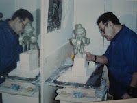 Enrique, el barbero escultor que entre corte de pelo y afeitado creaba en yeso figuras.