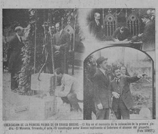 Fotonoticia de la colocación de la primera piedra en el barrio.