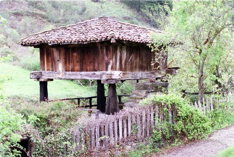 Imagen de un hórreo en Liébana