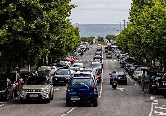Calle Joaquín Costa, en El Sardinero, donde el Ayuntamiento de Santander se plantea construir un aparcamiento subterráneo.