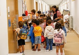 El curso, que comenzará el día 8 en colegios y el 11 en institutos, está marcado por la convocatoria de huelga docente.