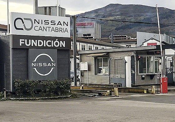 Acceso a la planta de Nissan de Los Corrales.