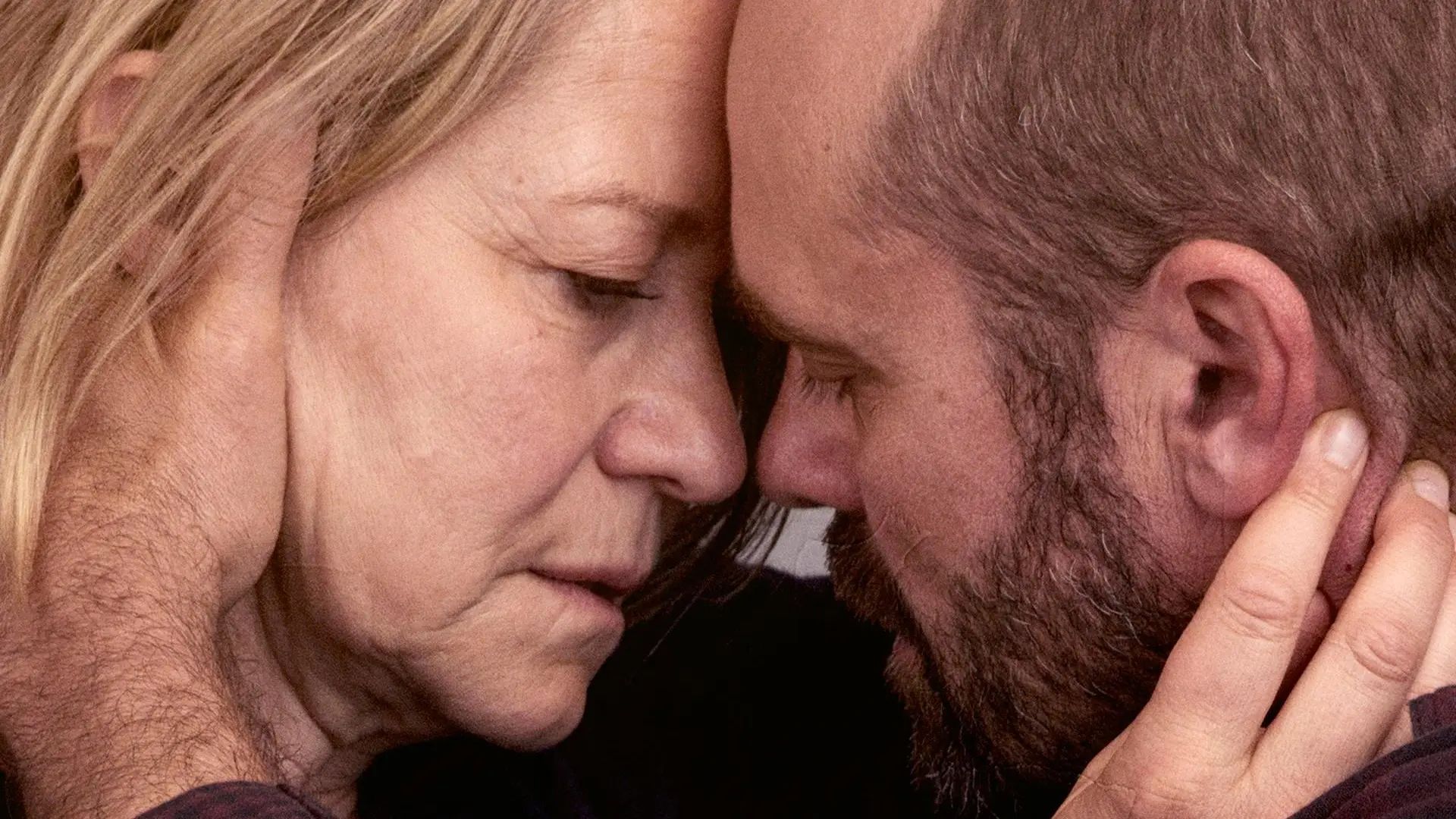 Los excelentes Trine Dyrholm y David Dencik.