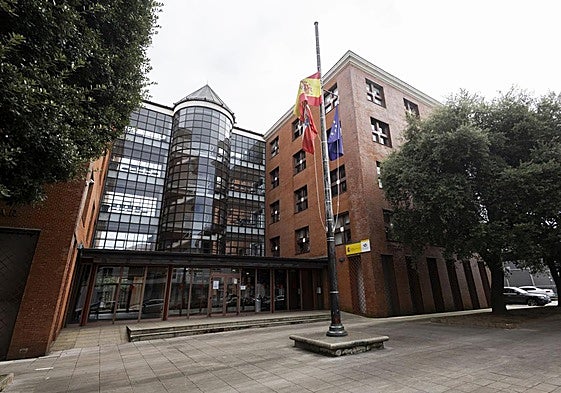 El Instituto Social de la Marina, en la calle Sotileza del Barrio Pesquero.