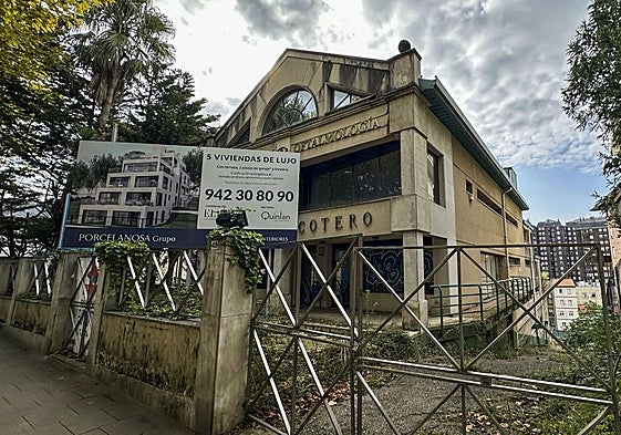 El edificio de la Clínica Cotero, situado en Menéndez Pelayo, donde se construirán cinco viviendas de lujo.