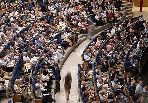 Diez espectáculos celebrados en el Palacio de Festivales registraron llenos.