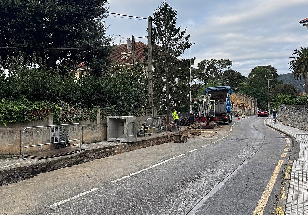 La pala ya ha empezado a picar en la calle Los Nogales.