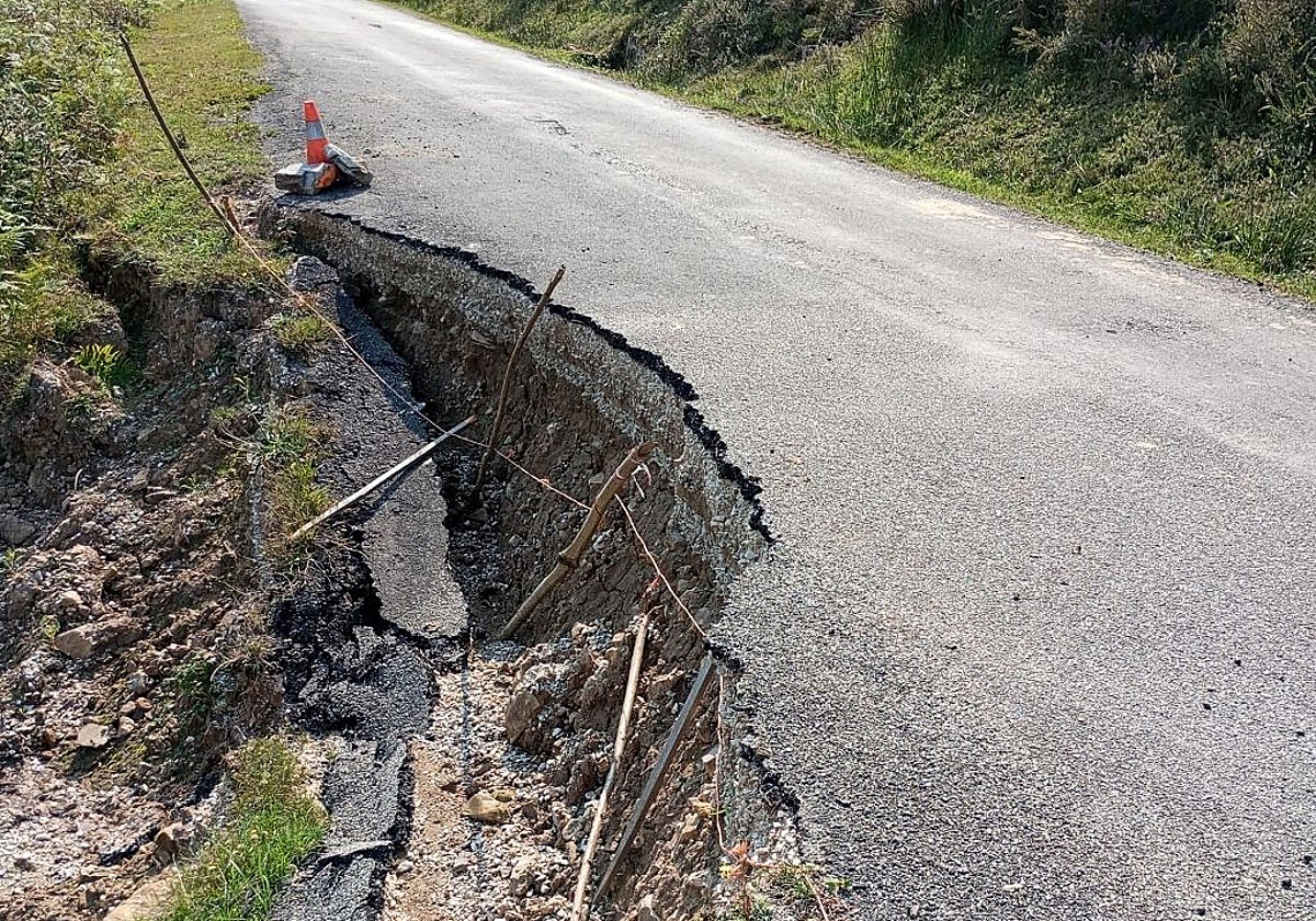 Desprendimiento en la carretera de Villasuso.