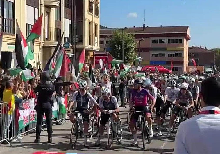 El pelotón parte de Cabezón de la Sal