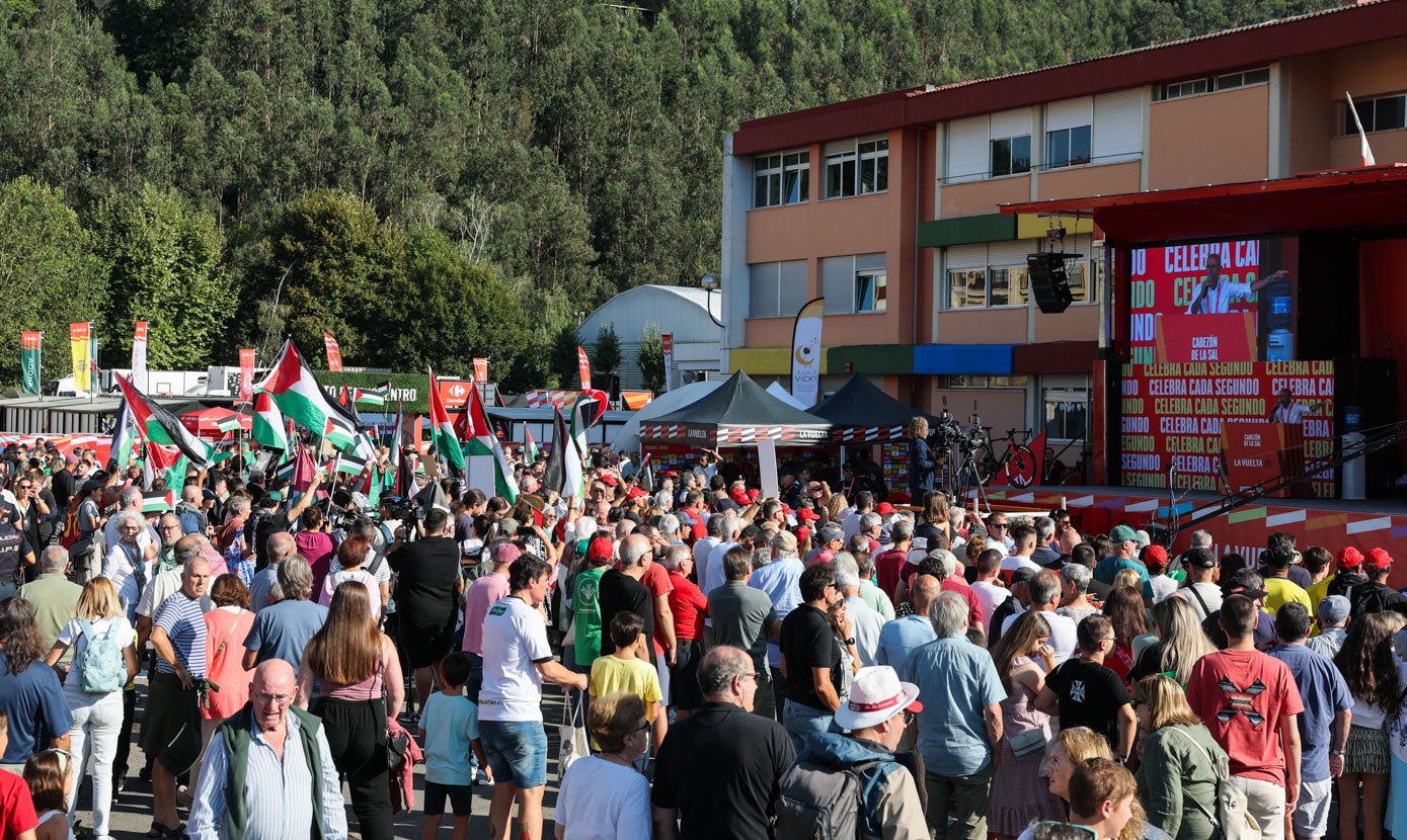 El control de firmas se realizó en el colegio Ramón Laza.