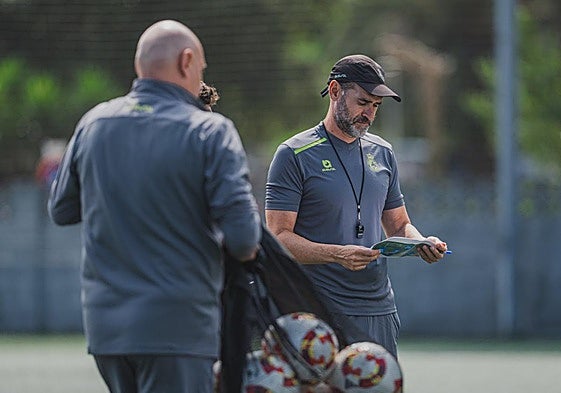 Ezequiel Loza volverá aentrenar al Rayo Cantabria.