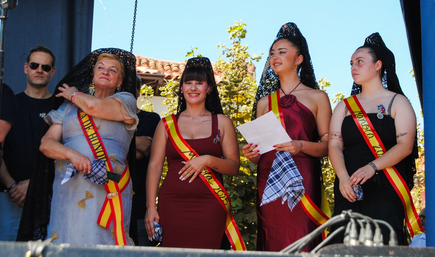 Las Manolas también han estado sobre las tablas durante el pregón. 